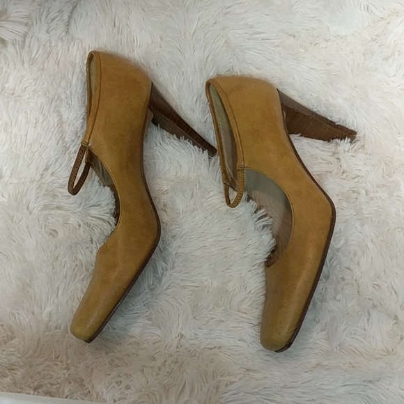 DKNY Italian Made Tan Leather High Heels sz 8 - Picture 6 of 6